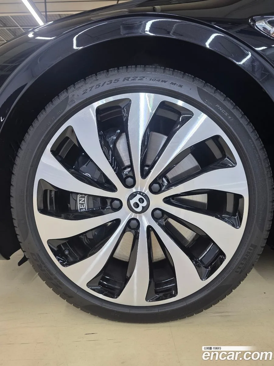 Bentley Flying Spur 4.0 2023 — thumbnail 2