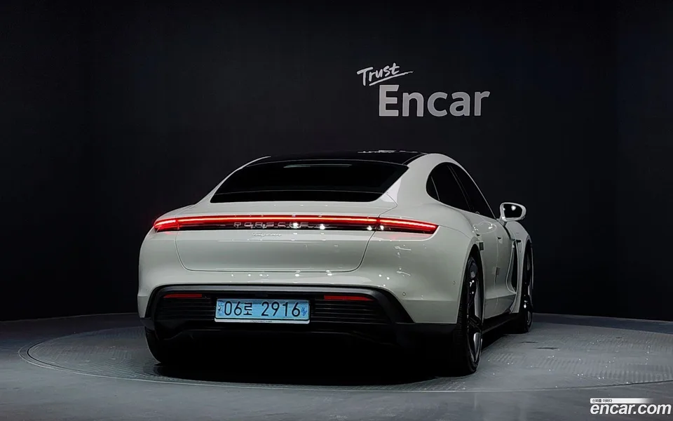 Porsche Taycan 2024 — thumbnail 4