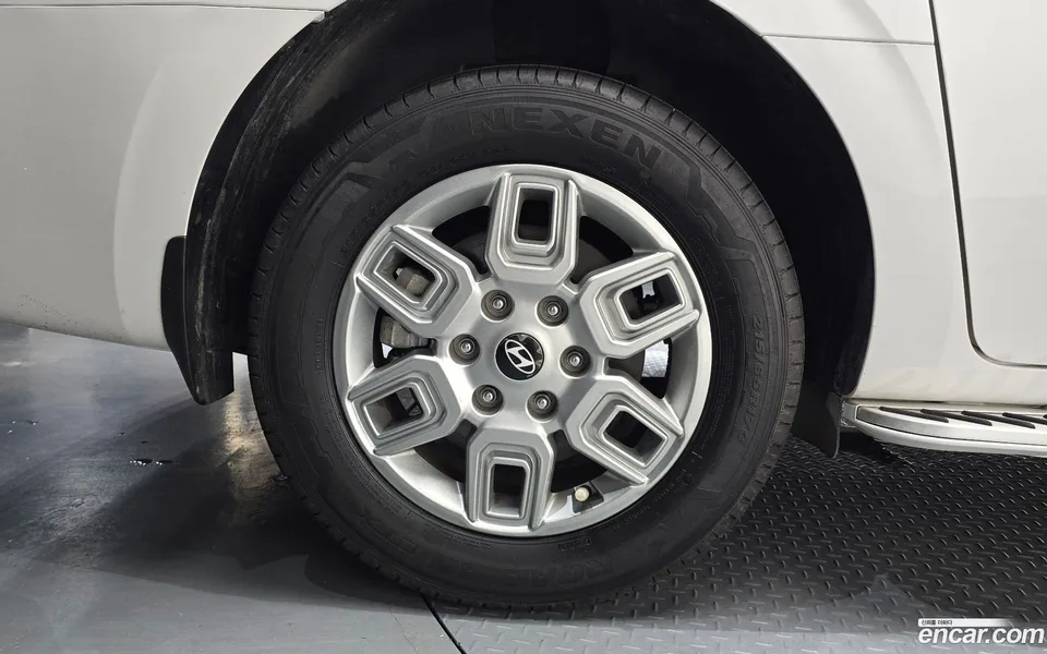 Hyundai Staria L3.5 5 2025 — thumbnail 2