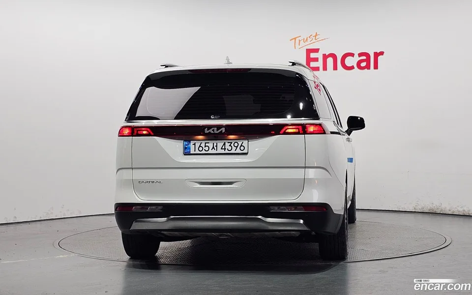 Kia Carnival 9 2023 — thumbnail 4