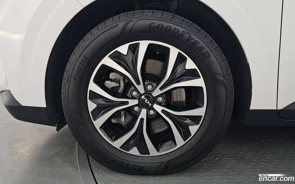 Kia Carnival 9 2023 — thumbnail 5
