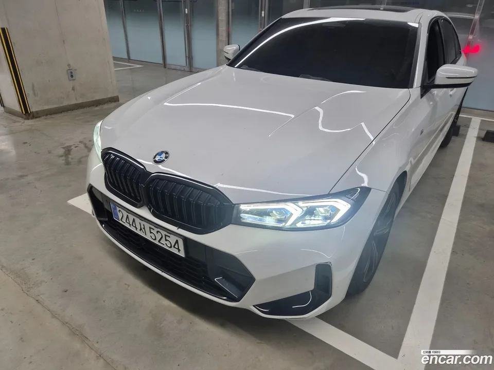 BMW 3 Series 320i M 2023 — thumbnail 2