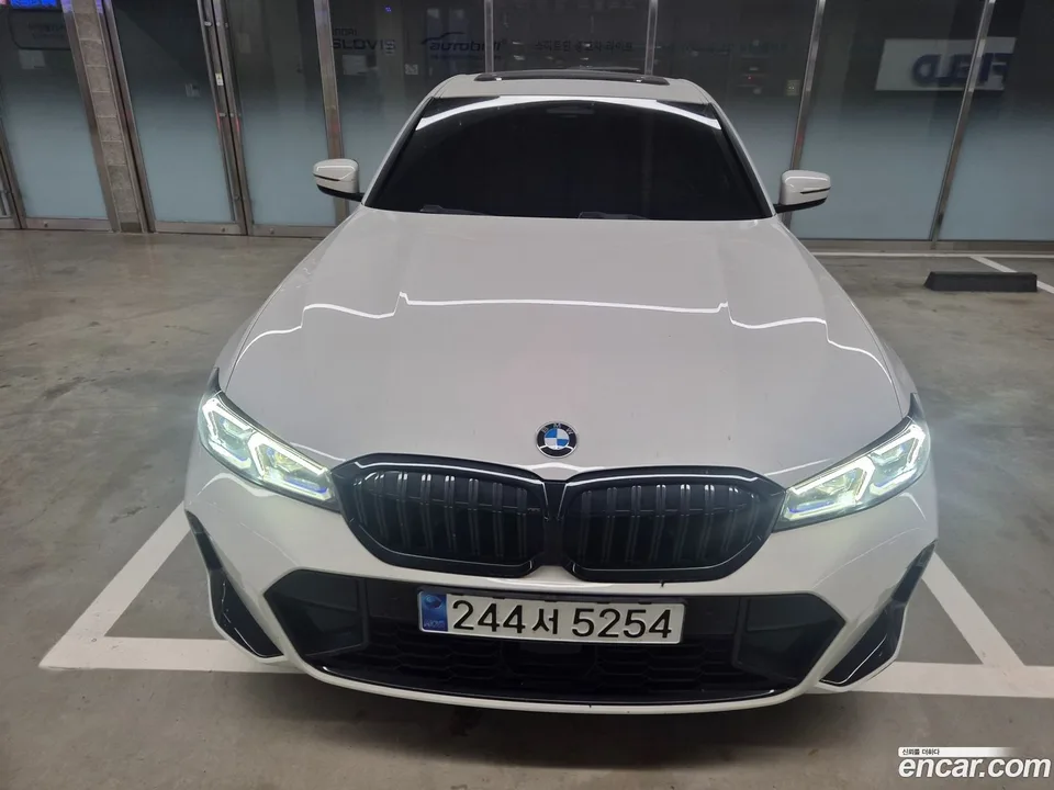 BMW 3 Series 320i M 2023 — photo 1, buy with delivery to Moscow