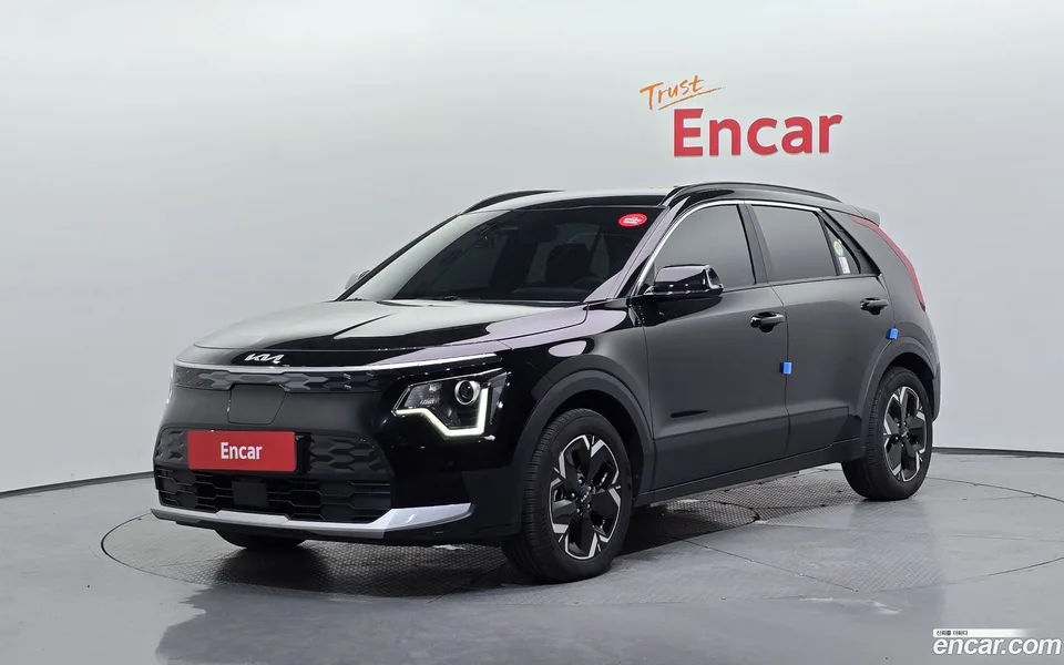Kia Niro EV 2023 — photo 1, buy with delivery to Moscow