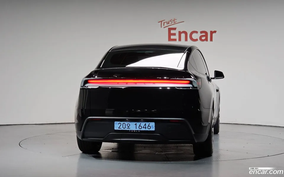 Tesla Model Y RWD 2025 — thumbnail 4