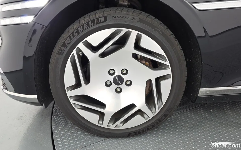 Genesis G90 3.5 e-S/C AWD LWB 2023 — thumbnail 2