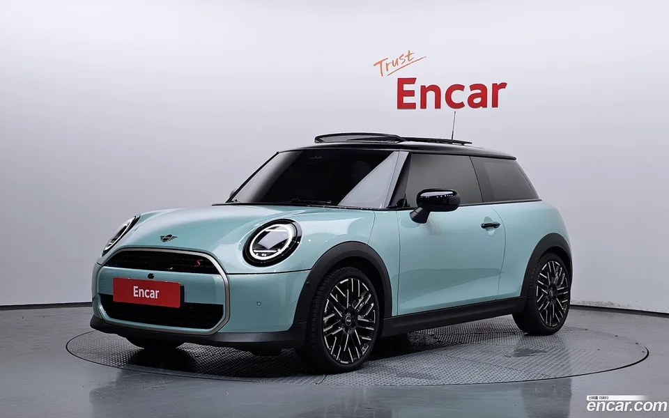 MINI Cooper S 2024 — фото 1, купить с доставкой в Москву