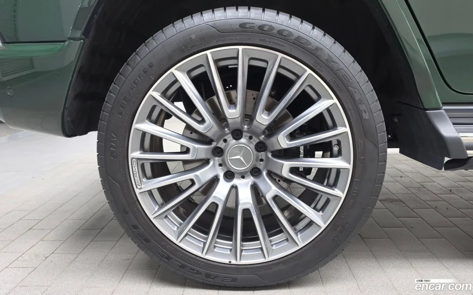 Mercedes-Benz G-Class AMG G63 2025 — thumbnail 2