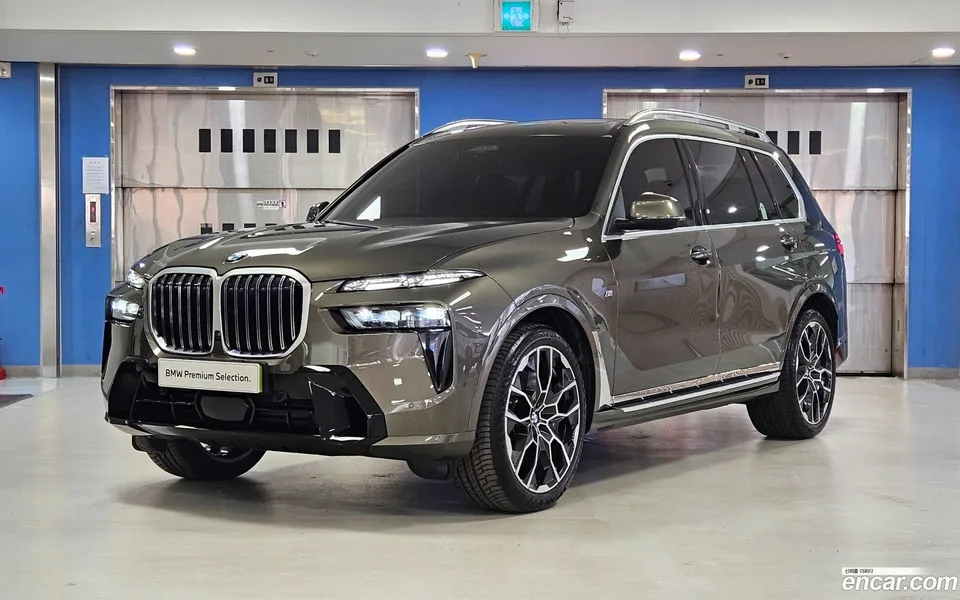 BMW X7 xDrive 40i M 6 2026 — photo 1, buy with delivery to Moscow
