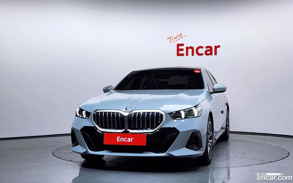 BMW 5 Series 520i M 2025 — thumbnail 3