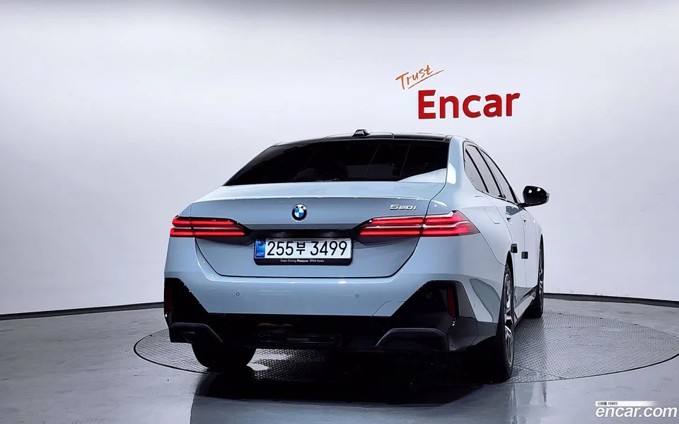 BMW 5 Series 520i M 2025 — thumbnail 4