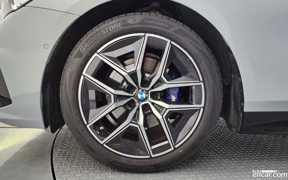 BMW 5 Series 520i M 2025 — thumbnail 5