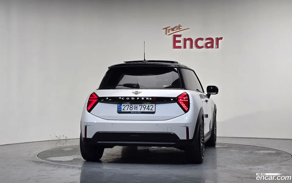 MINI Cooper S 2024 — thumbnail 4