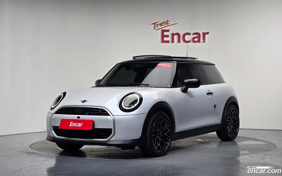 MINI Cooper S 2024 — photo 1, buy with delivery to Moscow