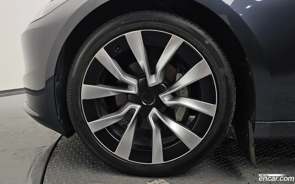 Tesla Model 3 AWD 2025 — thumbnail 2