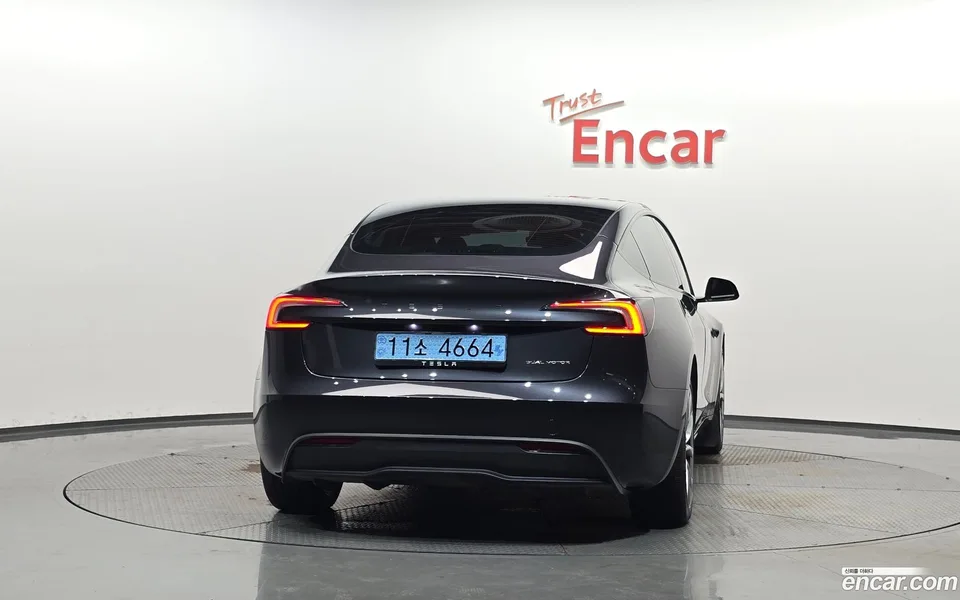 Tesla Model 3 AWD 2025 — thumbnail 4
