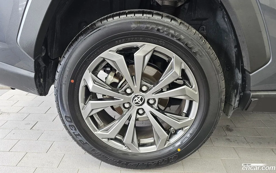 Toyota RAV4 2.5 2WD XLE 2025 — thumbnail 2
