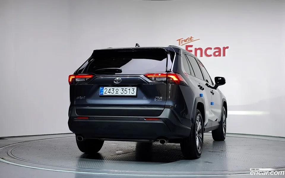 Toyota RAV4 2.5 2WD XLE 2025 — thumbnail 4