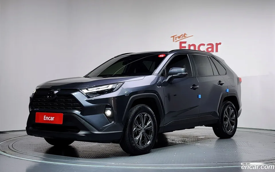 Toyota RAV4 2.5 2WD XLE 2025 — photo 1, buy with delivery to Moscow