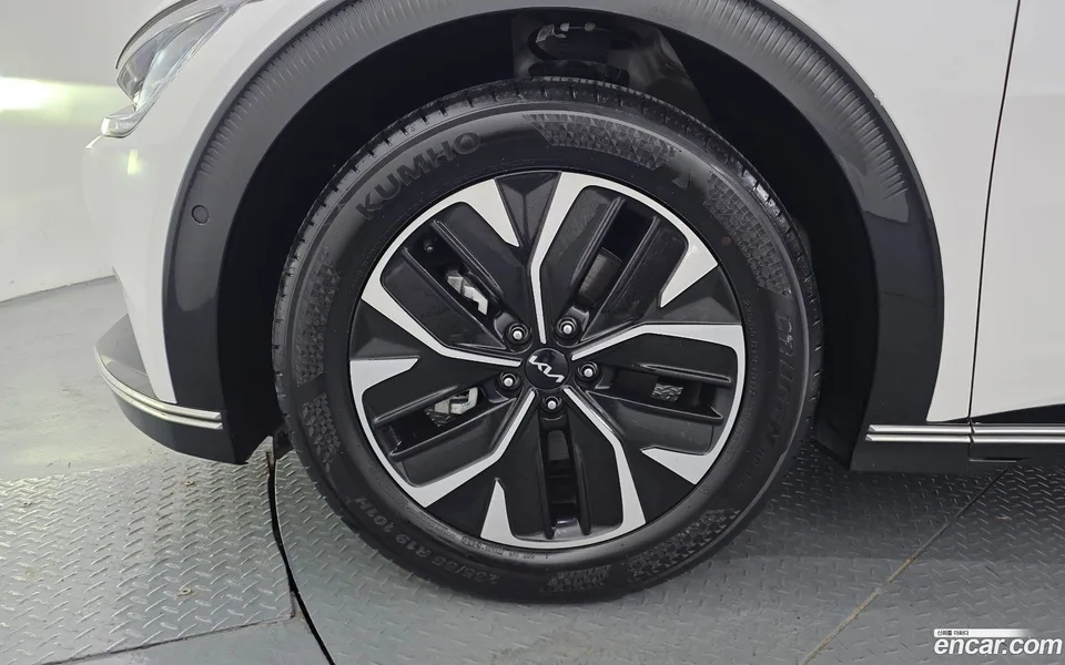 Kia EV6 2024 — thumbnail 2