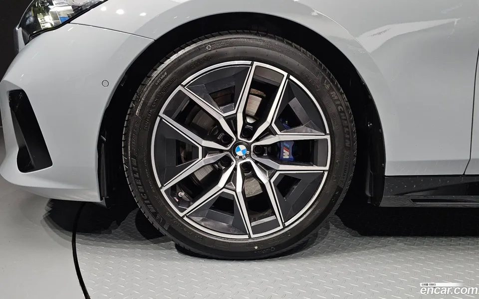 BMW 5 Series 520i M 2025 — thumbnail 2