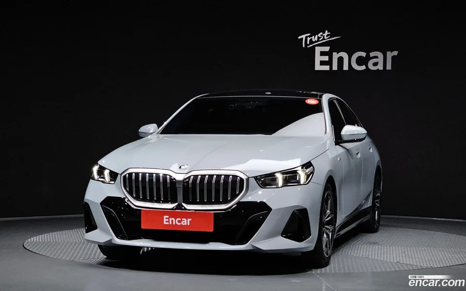 BMW 5 Series 520i M 2025 — thumbnail 3