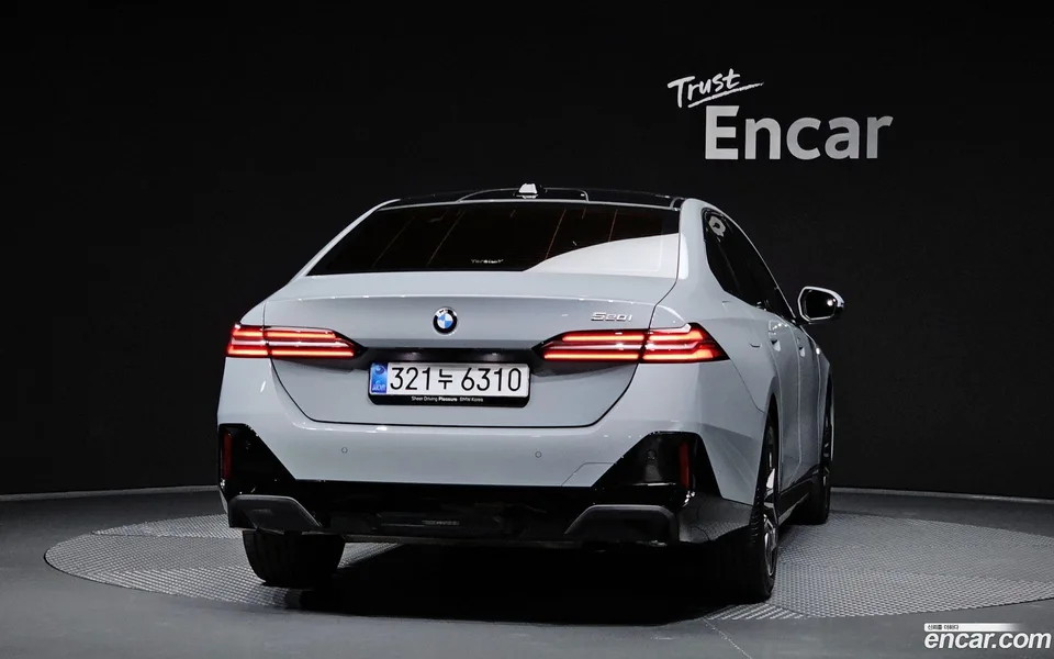 BMW 5 Series 520i M 2025 — thumbnail 4