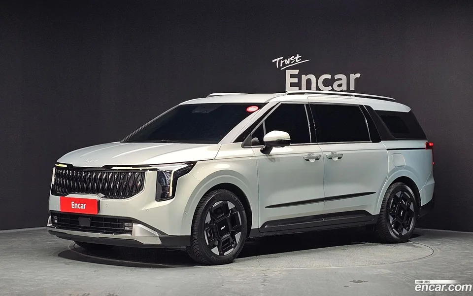 Kia Carnival 7 2024 — photo 1, buy with delivery to Moscow