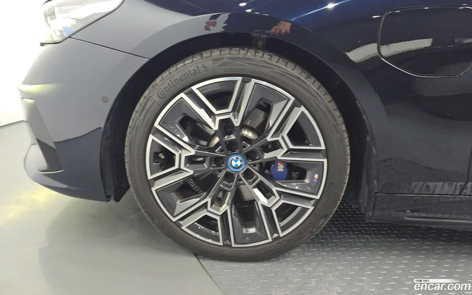 BMW 5 Series 530e M 2025 — thumbnail 5