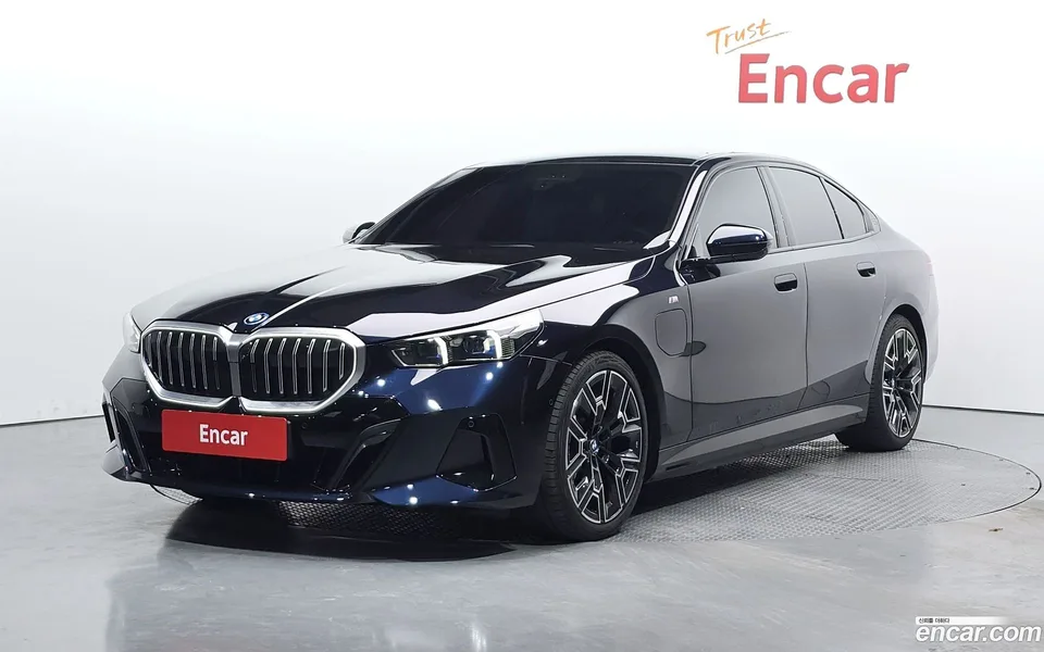 BMW 5 Series 530e M 2025 — photo 1, buy with delivery to Moscow