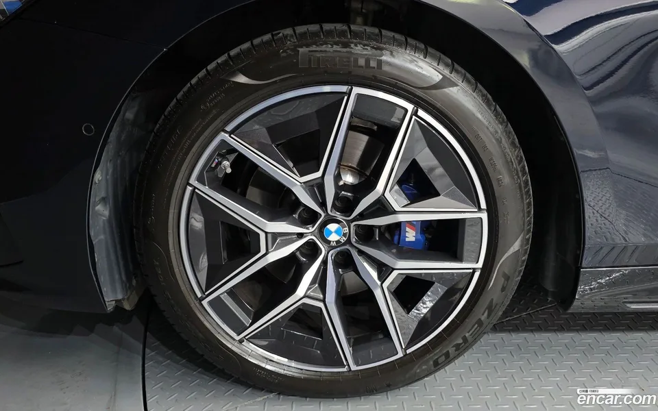 BMW 5 Series 520i M 2024 — thumbnail 2