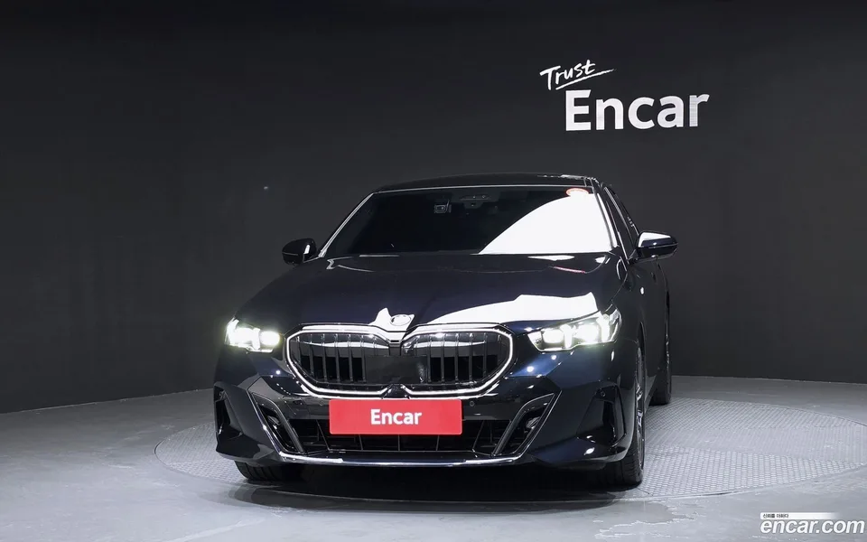 BMW 5 Series 520i M 2024 — thumbnail 3