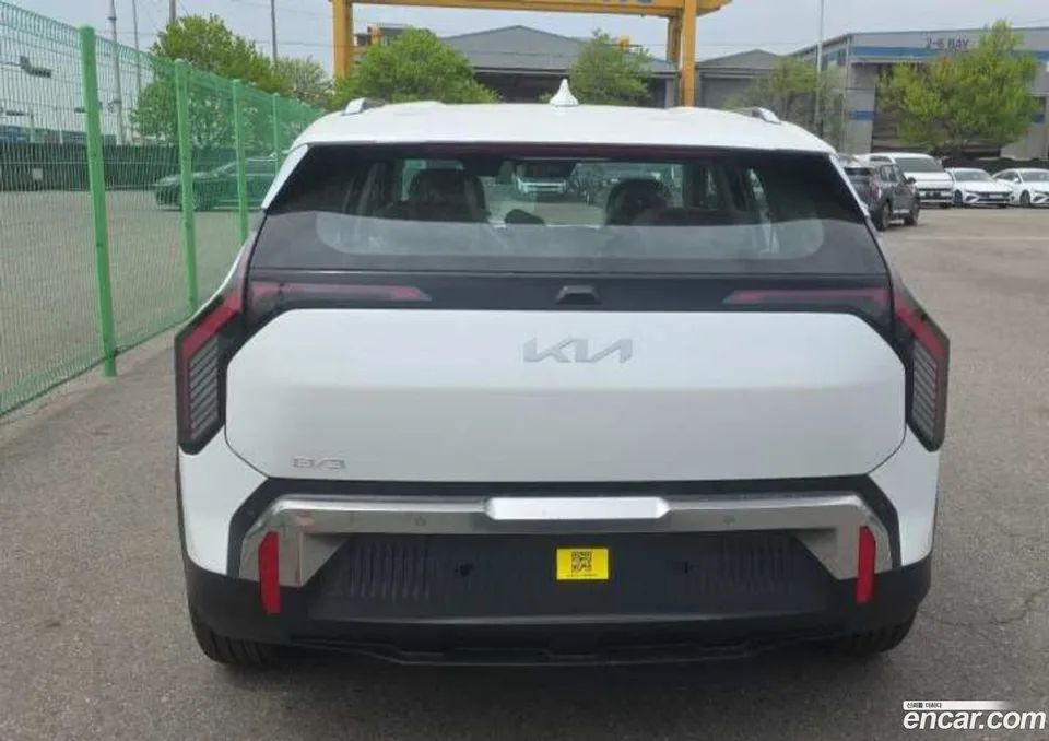 Kia EV3 2WD 2026 — thumbnail 3