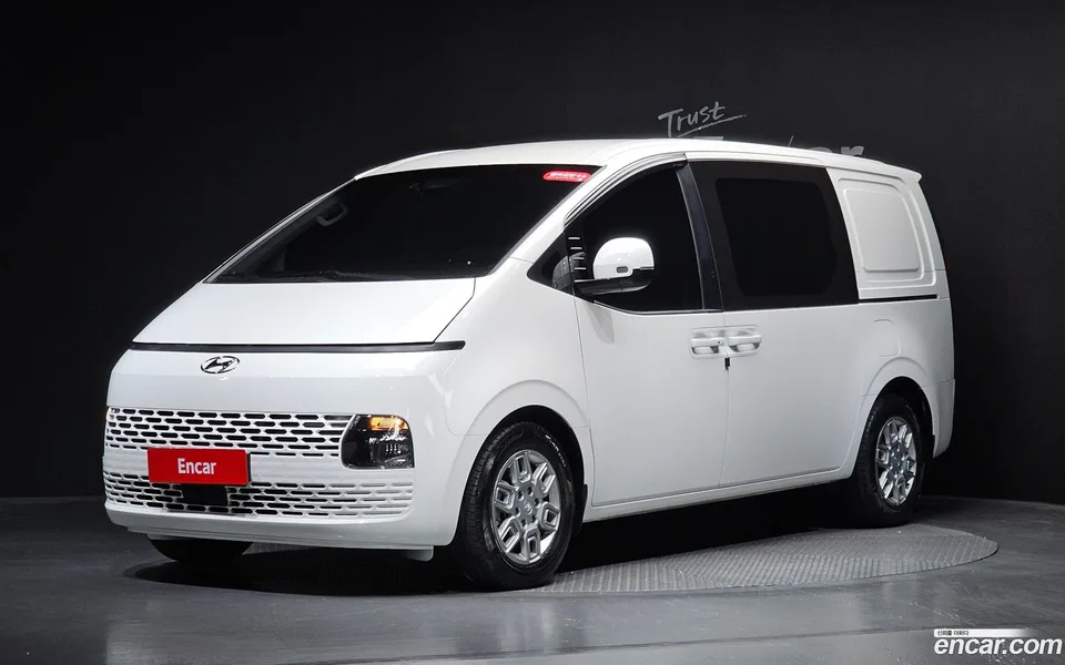 Hyundai Staria 5 2022 — photo 1, buy with delivery to Moscow