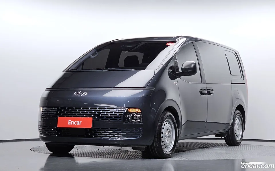 Hyundai Staria 5 2022 — photo 1, buy with delivery to Moscow