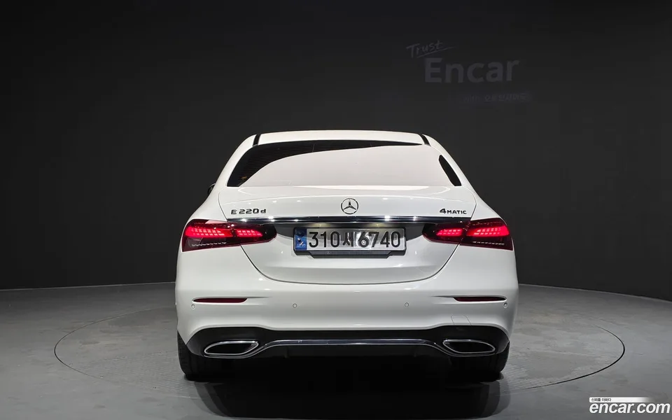 Mercedes-Benz E-Class E220d 4MATIC AMG Line 2023 — thumbnail 4