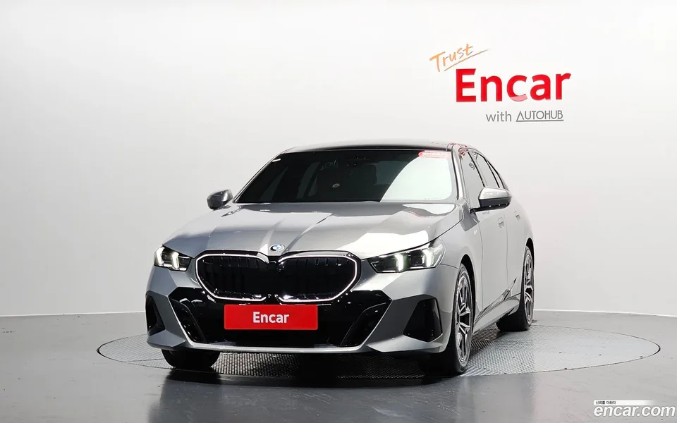 BMW 5 Series 520i M 2025 — thumbnail 3