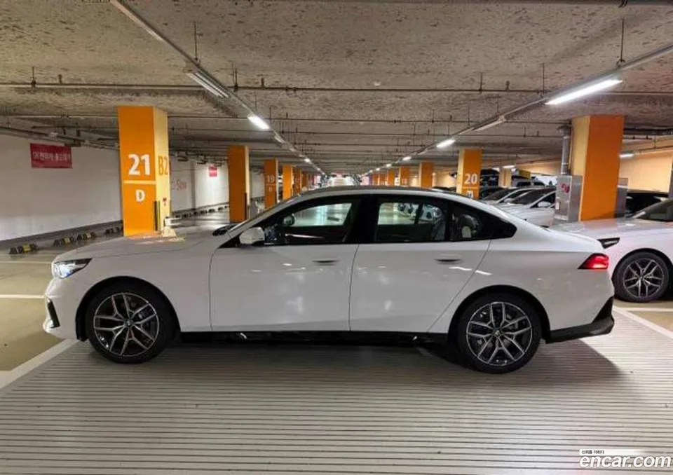 BMW 5 Series 520i M 2026 — thumbnail 5