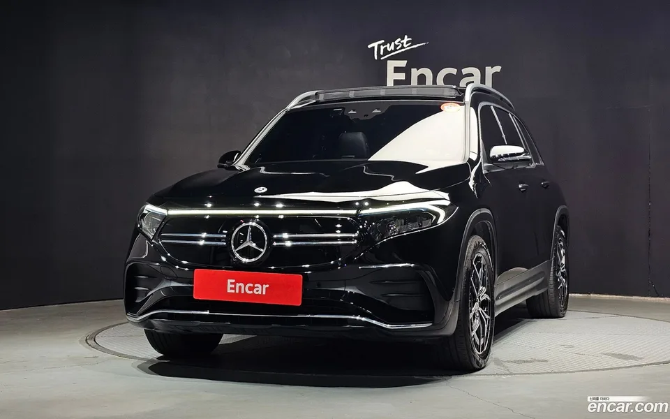 Mercedes-Benz EQB EQB300 4MATIC AMG 2023 — thumbnail 3