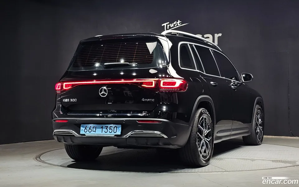 Mercedes-Benz EQB EQB300 4MATIC AMG 2023 — thumbnail 4