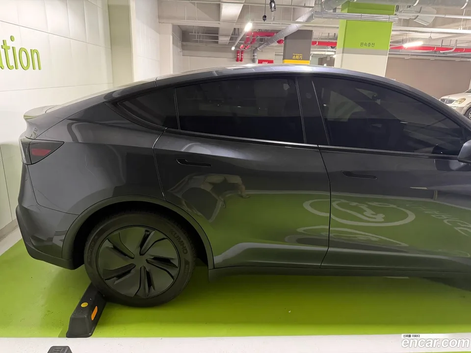 Tesla Model Y RWD 2026 — thumbnail 2