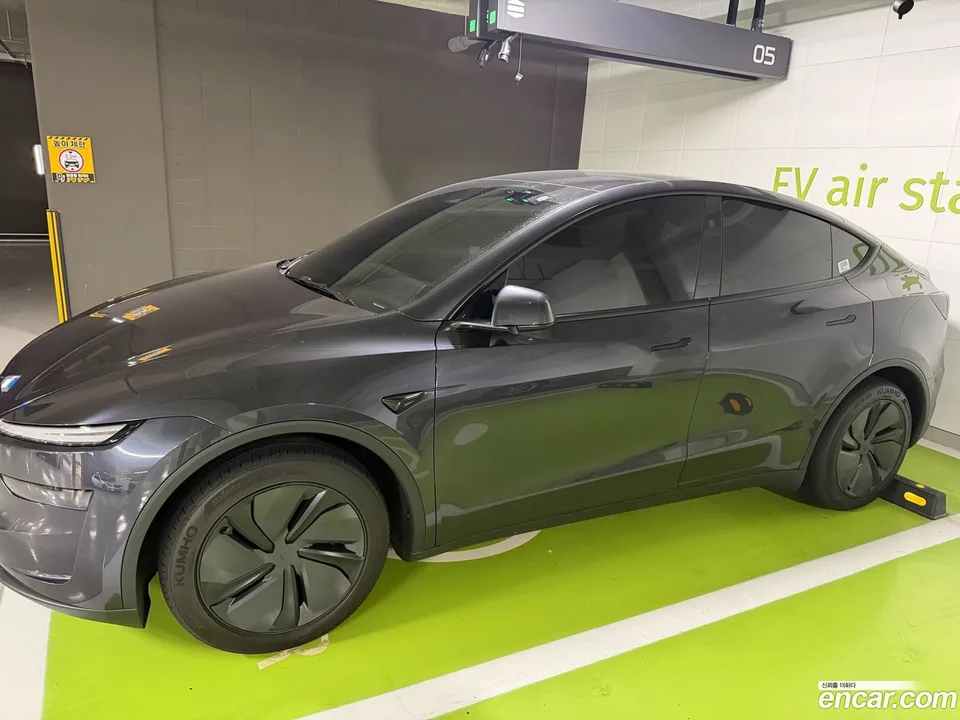 Tesla Model Y RWD 2026 — thumbnail 4