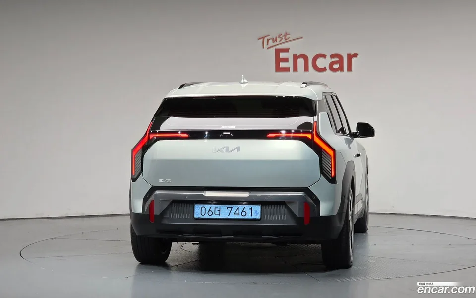 Kia EV3 2WD 2025 — thumbnail 4