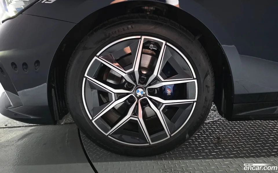 BMW 5 Series 520i M 2024 — thumbnail 2