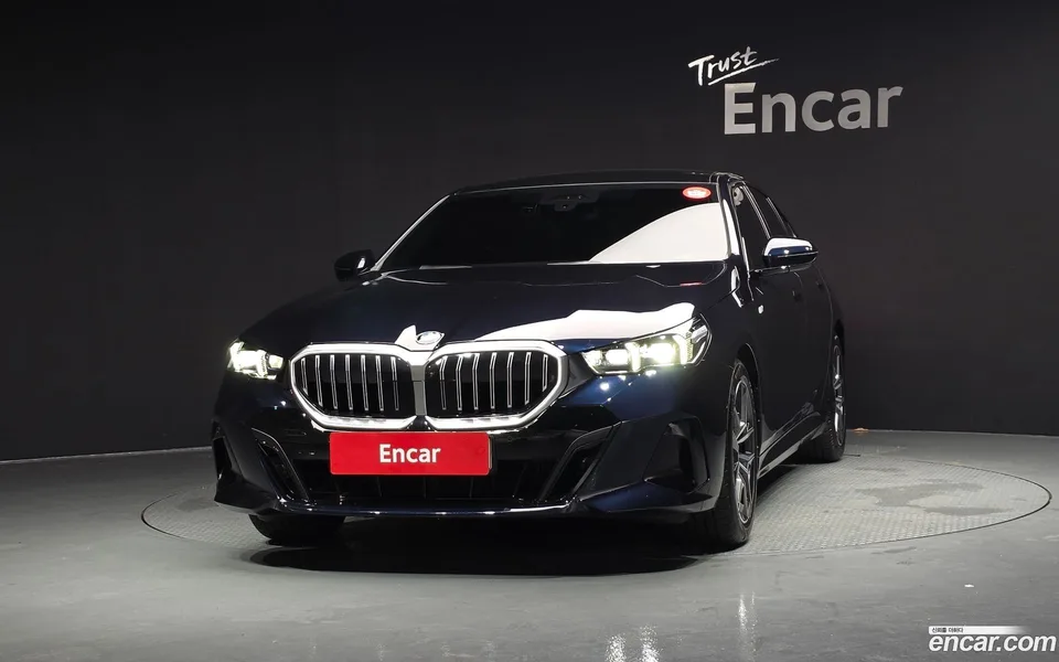 BMW 5 Series 520i M 2024 — thumbnail 3