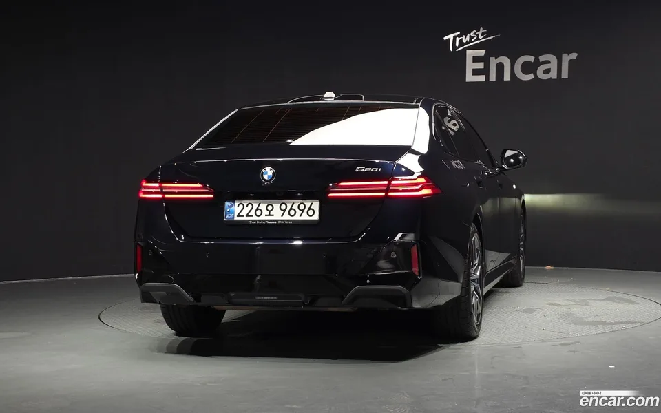 BMW 5 Series 520i M 2024 — thumbnail 4