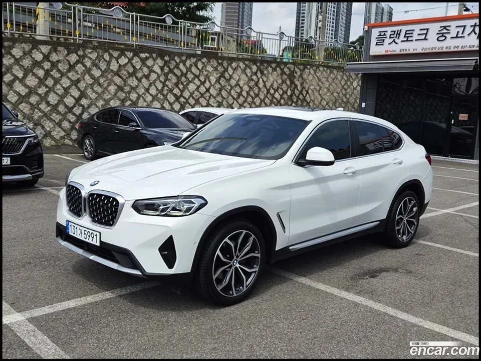 BMW X4 xDrive20i xLine 2025 — photo 1, buy with delivery to Moscow