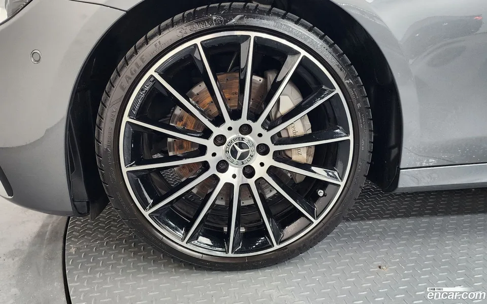 Mercedes-Benz E-Class E350 4MATIC AMG Line 2023 — thumbnail 5