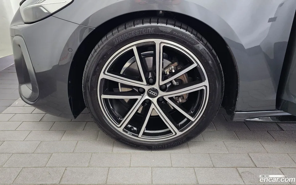 Audi A5 40 TFSI S Line 2025 — thumbnail 2