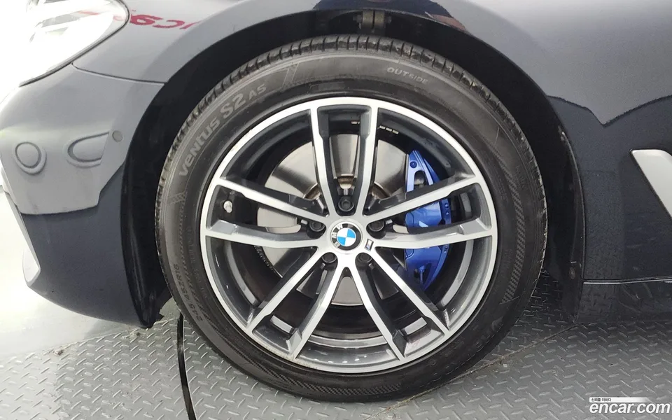 BMW 5 Series 520i M 2022 — thumbnail 2